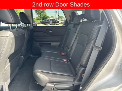 Used 2025 Nissan Pathfinder SL FWD image 24