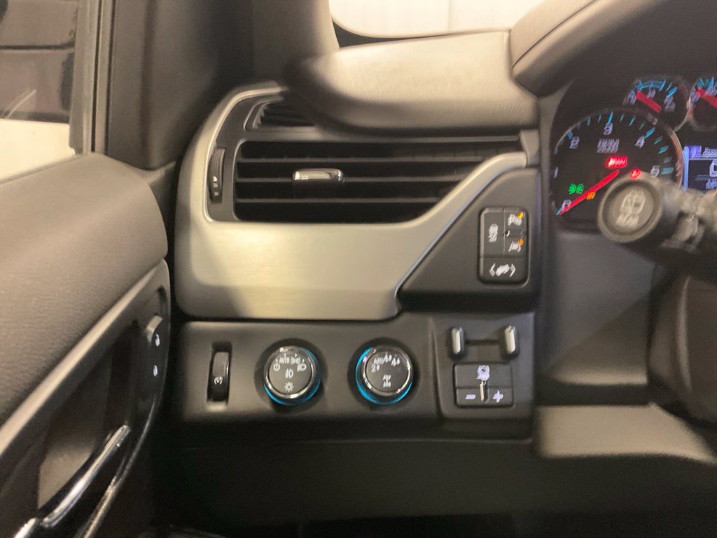 Used 2020 GMC Yukon SLT w/ Premium Edition AWD/4WD image 16
