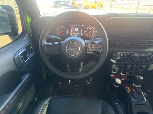 Used 2025 Jeep Wrangler Unlimited Rubicon image 16