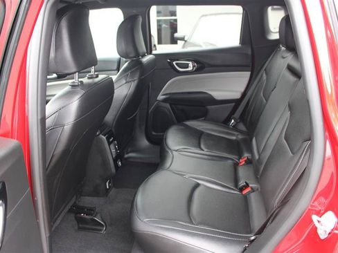 Used 2025 Jeep Compass Limited AWD/4WD image 17
