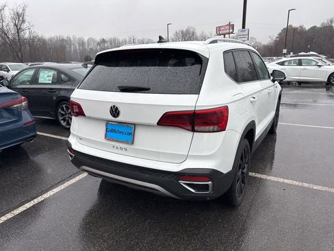 Used 2023 Volkswagen Taos SE w/ Panoramic Sunroof Package image 8