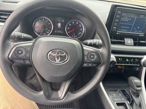 Used 2020 Toyota RAV4 XLE image 25
