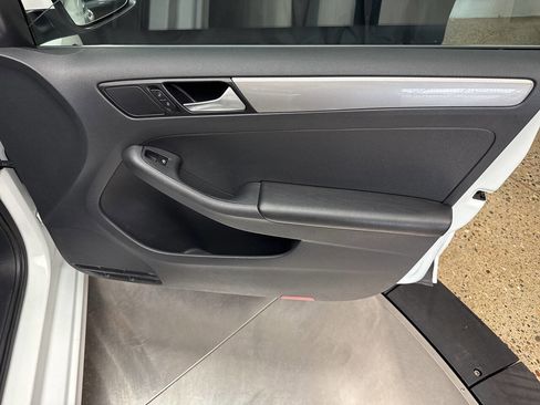 Used 2017 Volkswagen Jetta S image 32