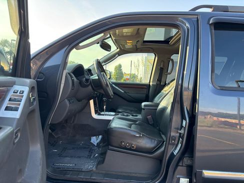 Used 2010 Nissan Pathfinder LE w/ Navigation Pkg AWD/4WD image 15