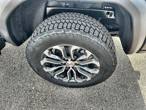 New 2026 GMC Canyon Denali image 12