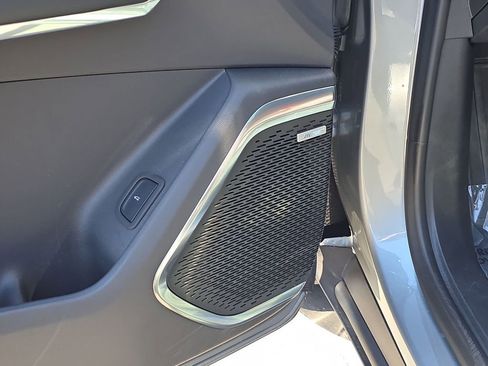 Used 2025 GMC Acadia Elevation image 16