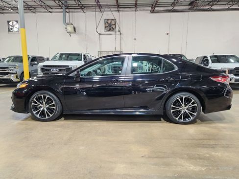 Used 2020 Toyota Camry SE image 7