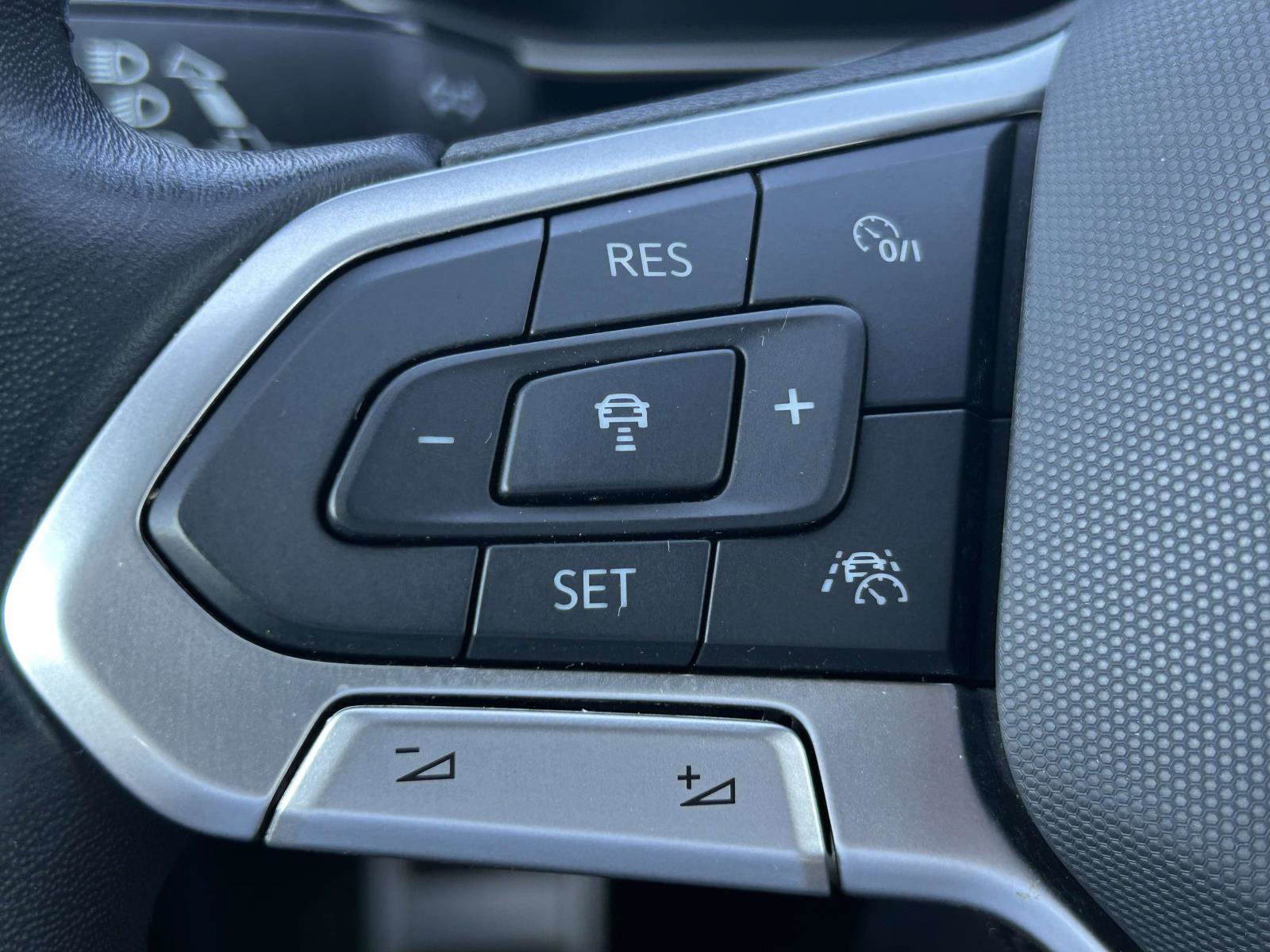 Used 2025 Volkswagen Jetta Sport FWD image 24