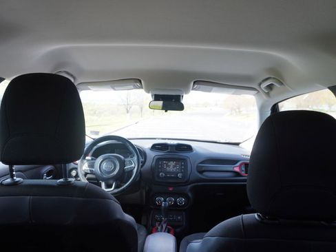 Used 2017 Jeep Renegade Trailhawk image 28