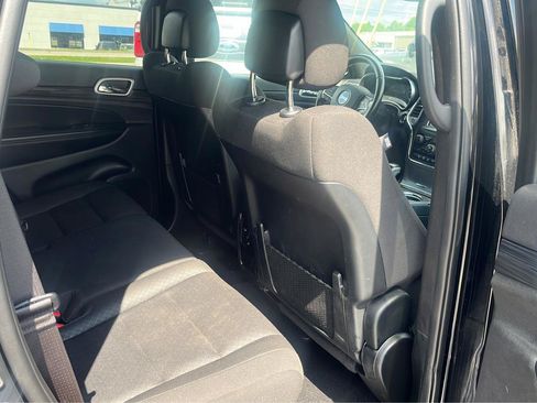 Used 2020 Jeep Grand Cherokee Laredo AWD/4WD image 15