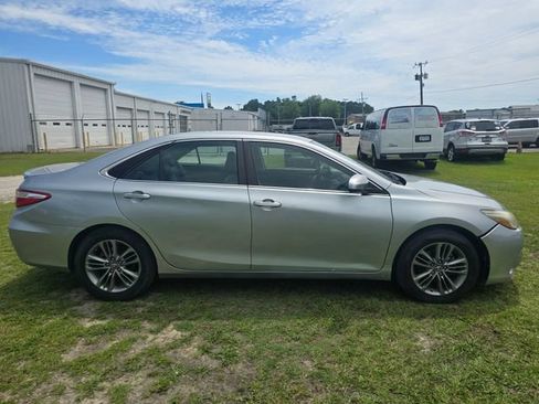 Used 2017 Toyota Camry SE FWD image 9