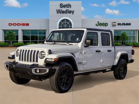 Used 2023 Jeep Gladiator Overland image 3