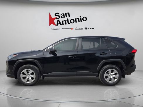 Used 2022 Toyota RAV4 LE image 5
