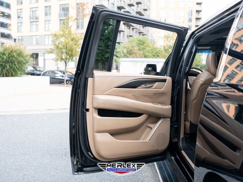 Used 2019 Cadillac Escalade ESV Platinum image 44