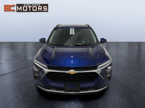 Used 2024 Chevrolet Trax LT w/ Sunroof Package image 8