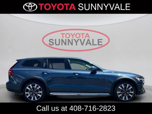 Used 2024 Volvo V60 B5 Cross Country Ultimate AWD/4WD image 9