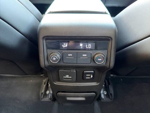 Used 2018 GMC Acadia SLT AWD/4WD image 32