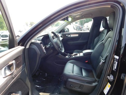 Used 2021 Volvo XC40 T4 Momentum FWD image 19