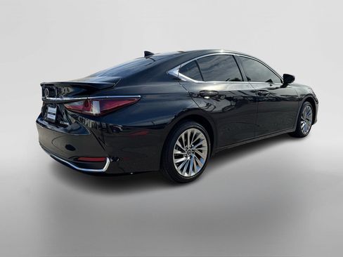 Used 2023 Lexus ES 300h w/ Accessory Package (Z2) image 5