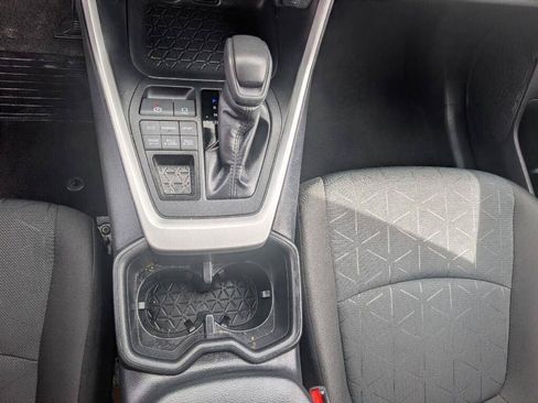 Used 2025 Toyota RAV4 XLE AWD/4WD image 31