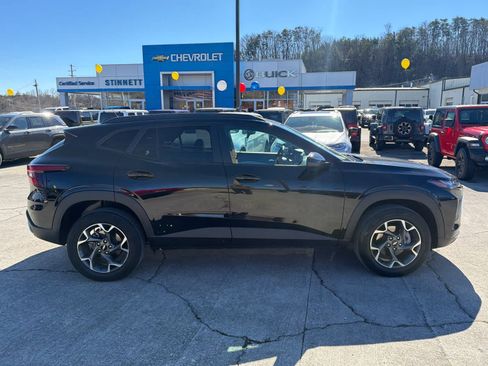 Used 2024 Chevrolet Trax LT image 5