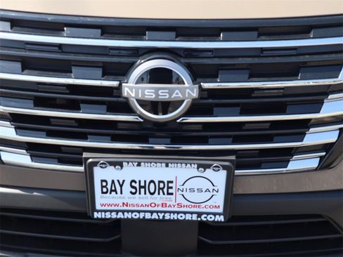 Certified 2025 Nissan Rogue SV image 33