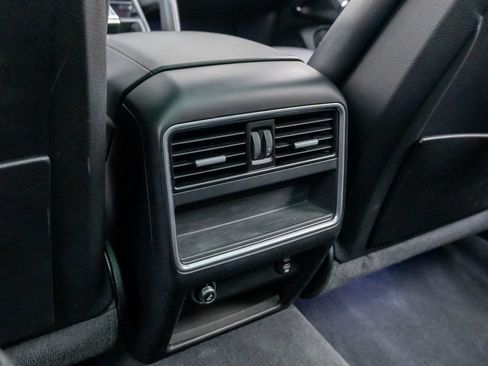 Used 2022 Porsche Cayenne Platinum Edition AWD/4WD image 20