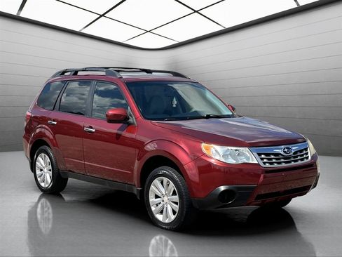 Used 2011 Subaru Forester 2.5X Premium w/ All-Weather Pkg AWD/4WD image 3