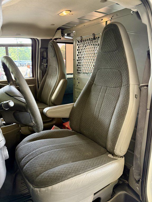 Used 2018 Chevrolet Express 2500 w/ Driver Convenience Package RWD image 14