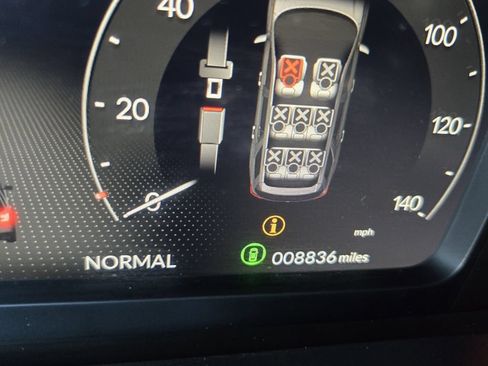 Used 2025 Honda Pilot Black Edition image 23