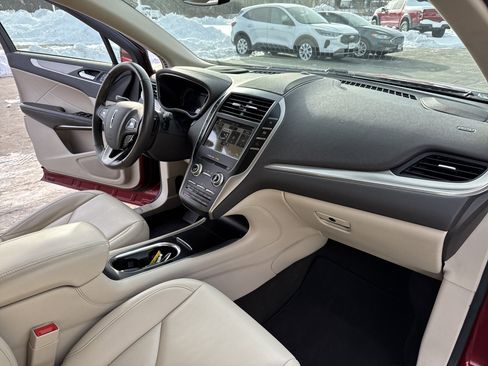Used 2019 Lincoln MKC Premiere image 24