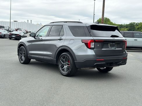 Used 2025 Ford Explorer ST-Line w/ ST-Line Street Pack AWD/4WD image 3