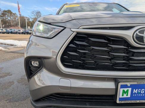 Used 2026 Toyota Highlander XLE image 10