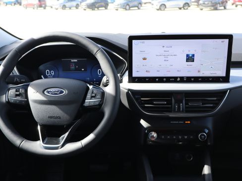 Used 2023 Ford Escape Platinum image 13