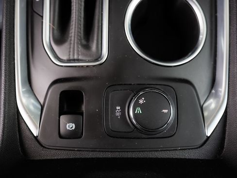 Used 2020 Chevrolet Traverse LT FWD image 27