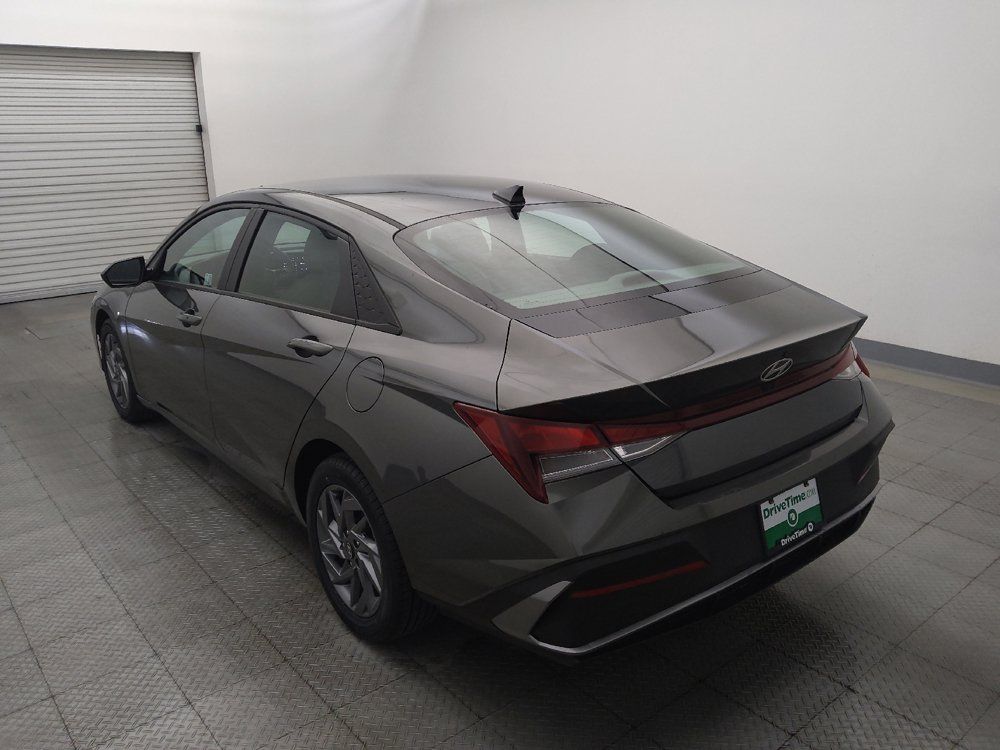 Used 2024 Hyundai Elantra SEL FWD image 5