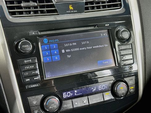 Used 2013 Nissan Altima 2.5 SL w/ Technology Pkg FWD image 19