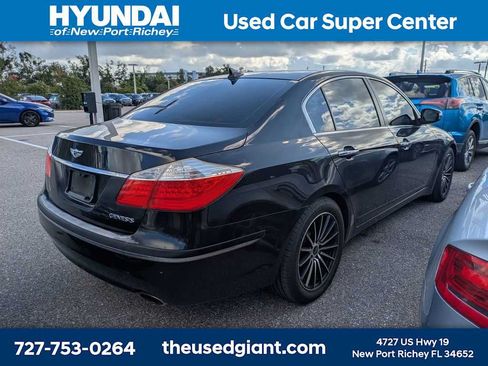 Used 2009 Hyundai Genesis 3.8 w/ Premium Plus Pkg 3 RWD image 2