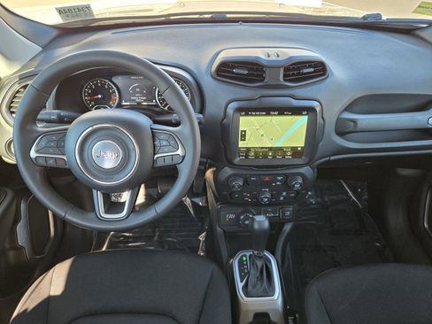 Certified 2022 Jeep Renegade Latitude image 6