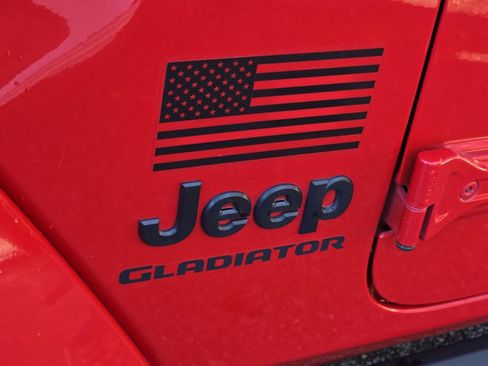 Used 2021 Jeep Gladiator Sport image 29