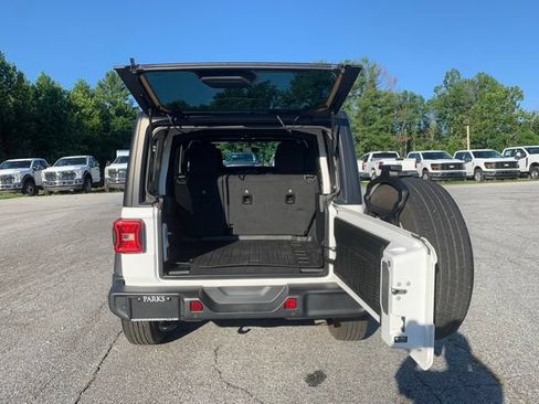 Used 2022 Jeep Wrangler Unlimited Sport AWD/4WD image 9