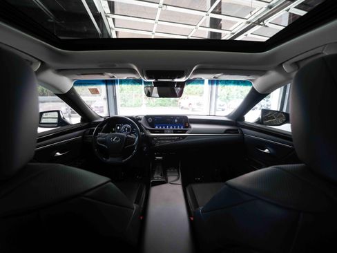 Used 2019 Lexus ES 300h w/ Premium Package FWD image 19