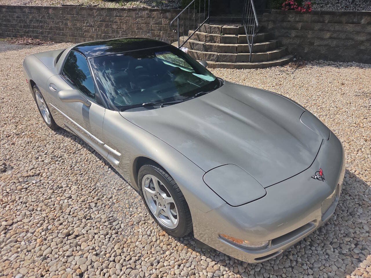 Used 2000 Chevrolet Corvette Coupe w/ Roof Pkg RWD image 9