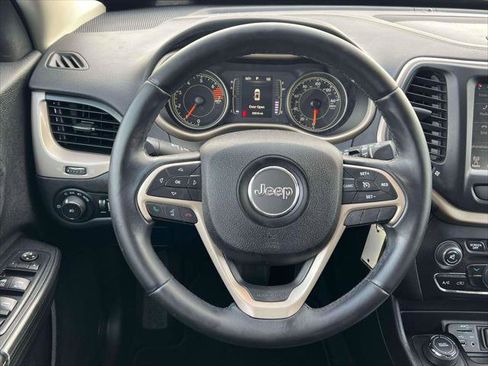 Used 2016 Jeep Cherokee Latitude image 12