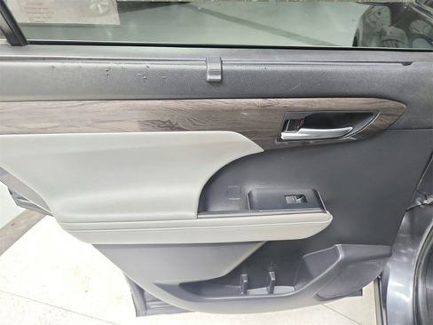 Used 2020 Toyota Highlander Platinum image 37