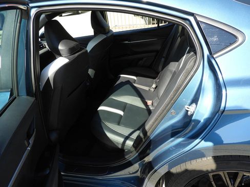 Used 2025 Toyota Camry SE FWD image 21