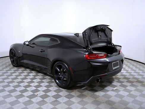 Used 2018 Chevrolet Camaro LT RWD image 10