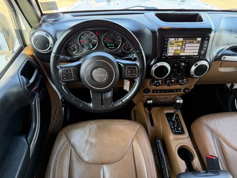 Used 2017 Jeep Wrangler Unlimited Sahara w/ Connectivity Group image 30