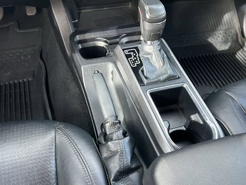 Used 2019 Toyota Tacoma TRD Off-Road image 19