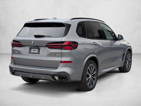 New 2026 BMW X5 xDrive40i w/ M Sport Package AWD/4WD image 2